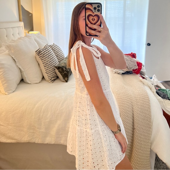 ✨HP✨ “ASOS” PRETTY WHITE EYELET DRESS, LADIES SIZE 0 - Picture 2 of 3